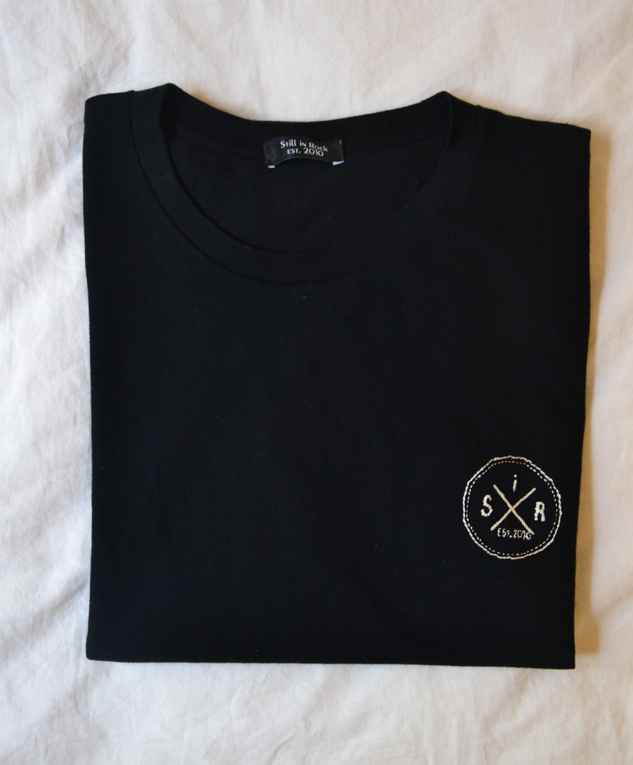 Image of T-shirt brodé à la main (hand embroidered)