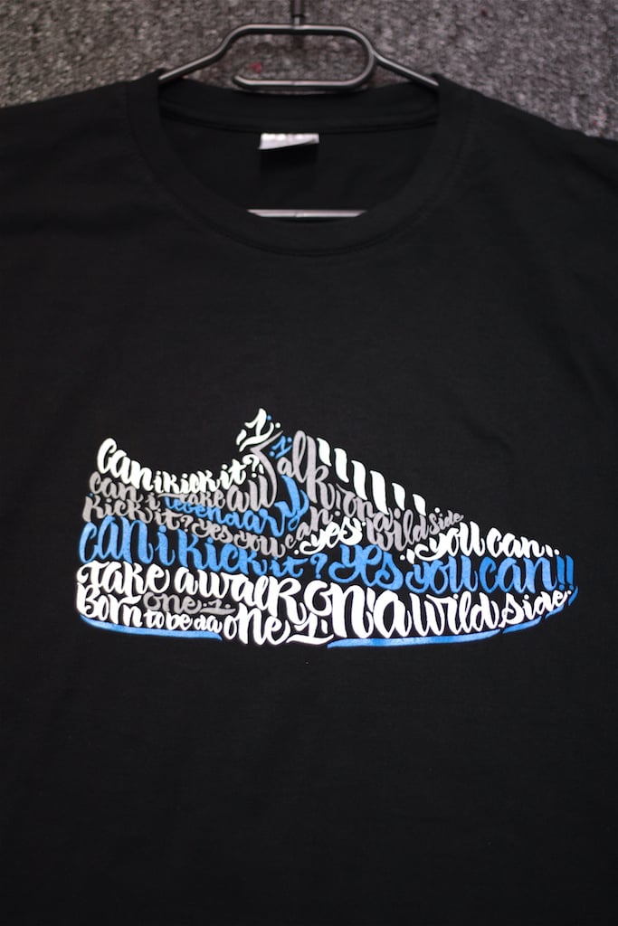 Image of T-Shirt Air Max 1 " Can i Kick it ? "  Calligraphy Blue Model