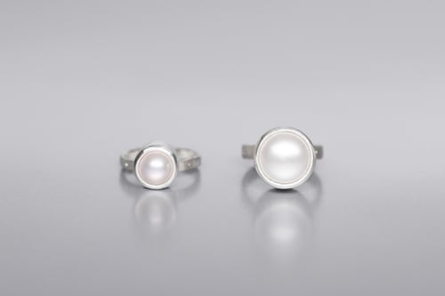 Image of "A daughter more beautiful.." silver rings with pearls  · MATRE PULCHRA FILIA PULCHIOR ·