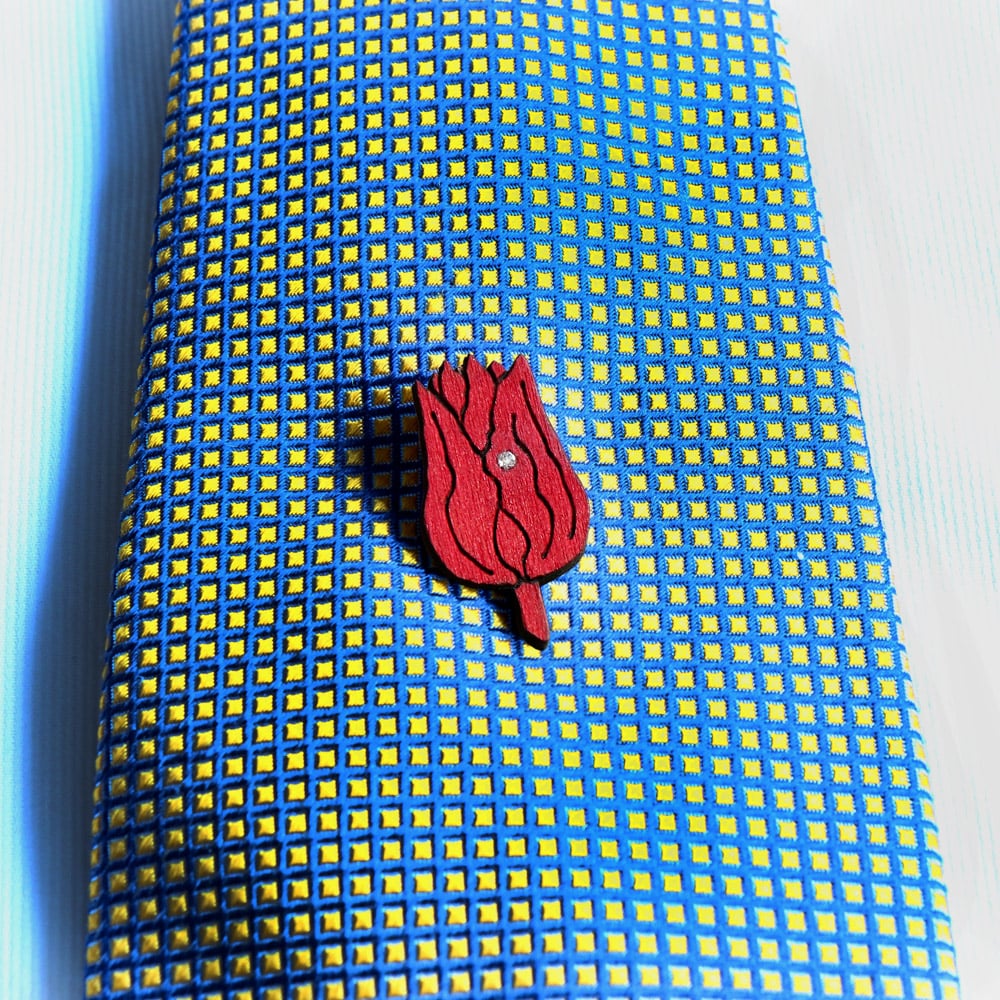 Image of lasered wooden tie pin / lapel pin TULIPA 