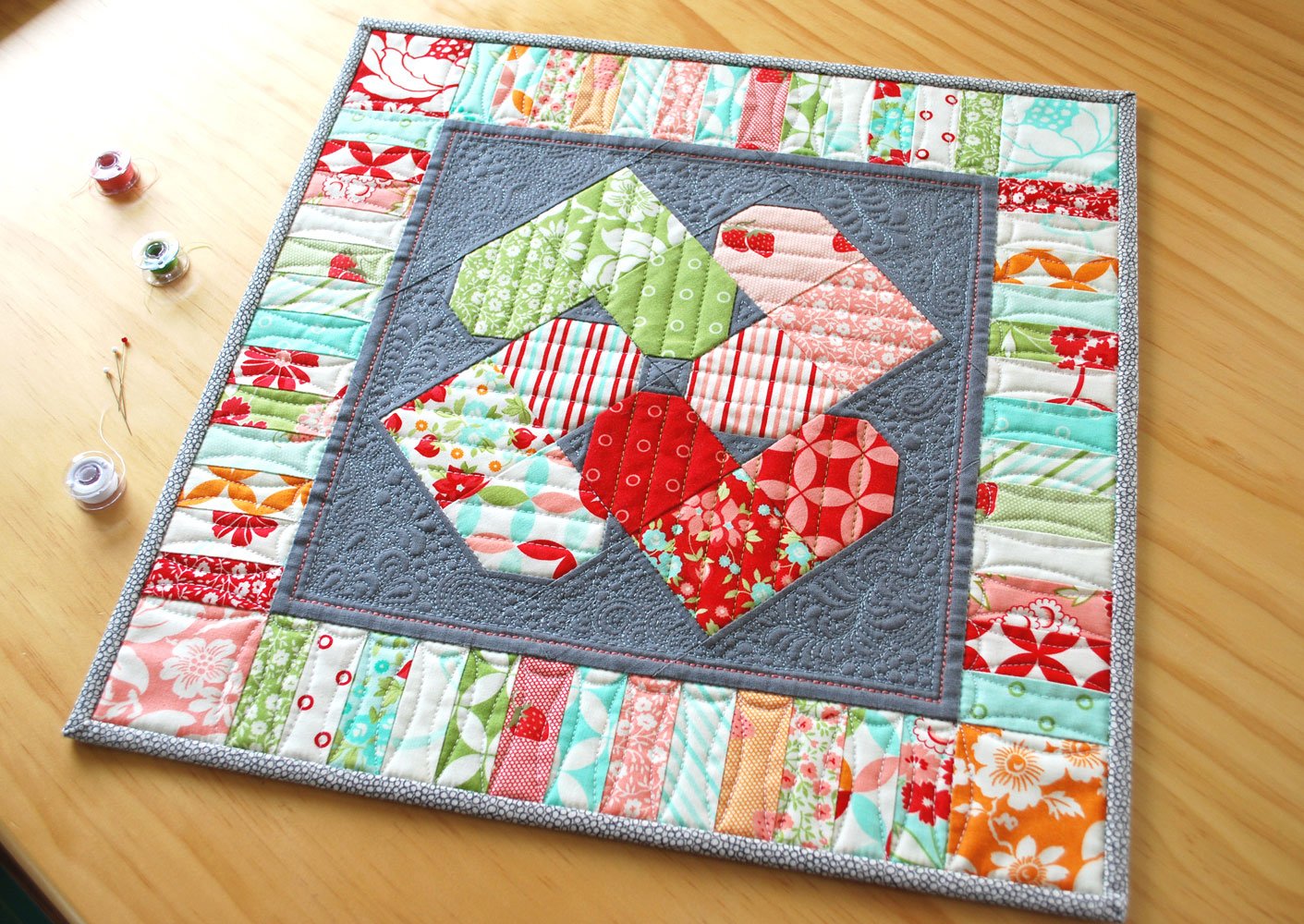 Image of Heart Spin MINI Quilt - PDF Pattern