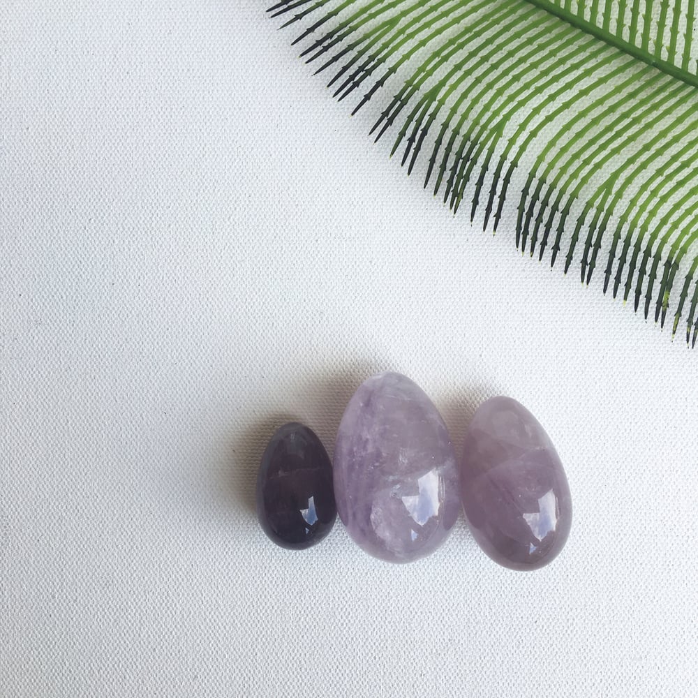 Image of YONI EGGS :: Amethyst • Sizes