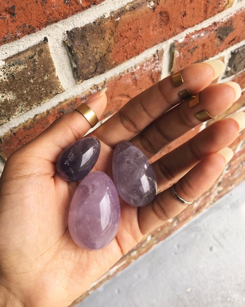 Image of YONI EGGS :: Amethyst • Sizes