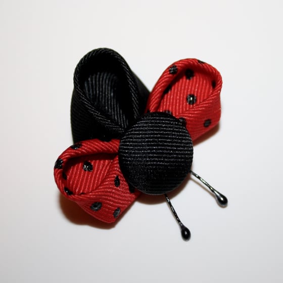 Image of Kanzashi Ladybugs Tutorial