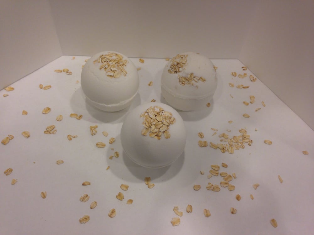 Image of Oatmeal, Milk & Honey Bath Bombs