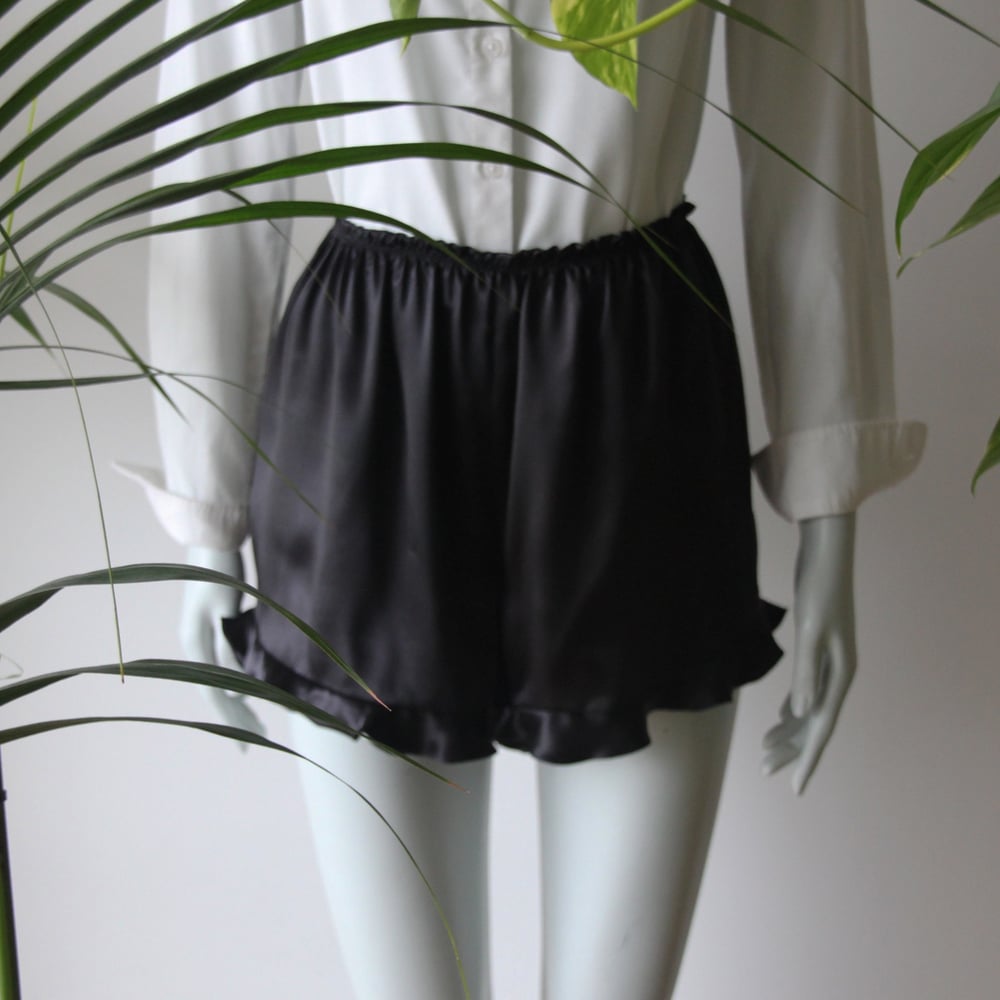 Image of Silk Papillon Caleçon in Noir