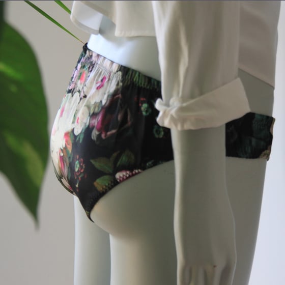 Image of Silk French Lingerie Montmartre