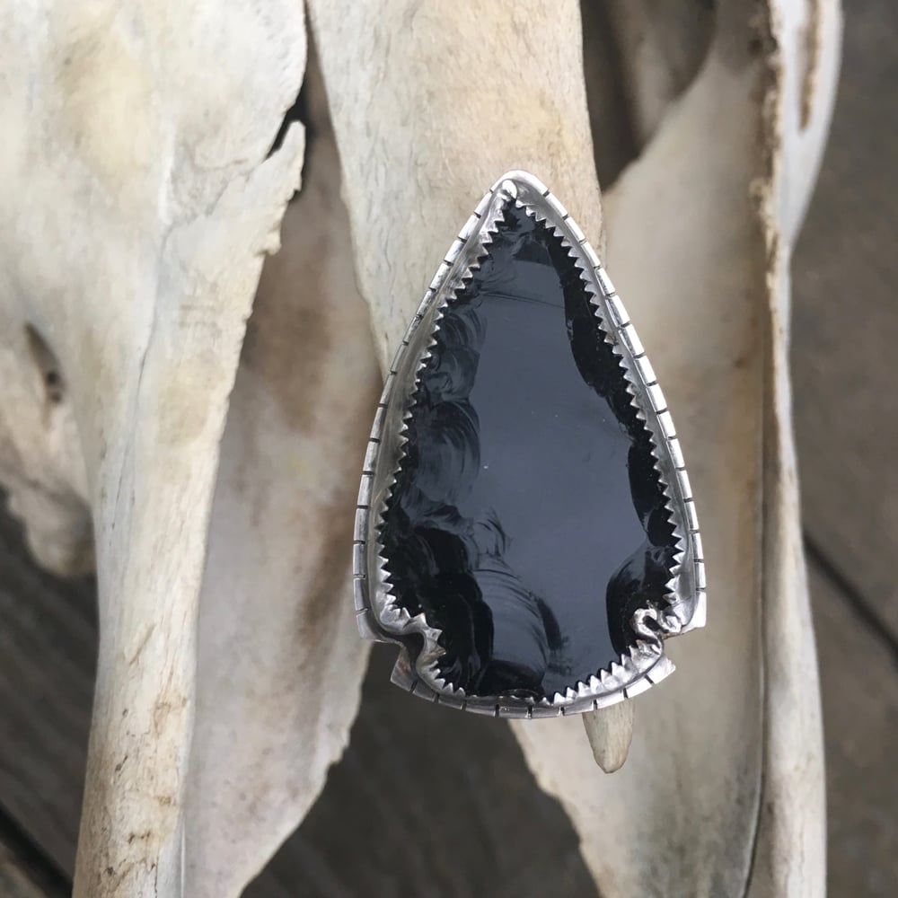 Image of OBSIDIAN ARROWHEAD RING WITH SAW MARK BORDER