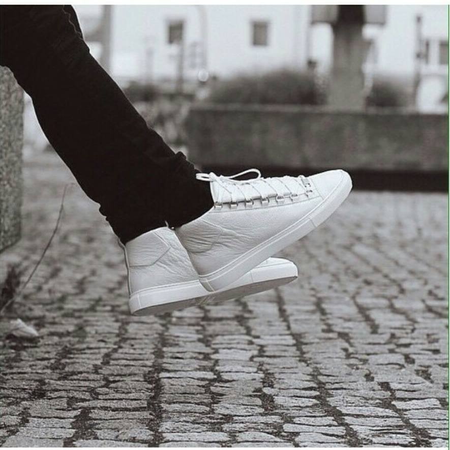 Image of TOTAL WHITE - NO PANIC