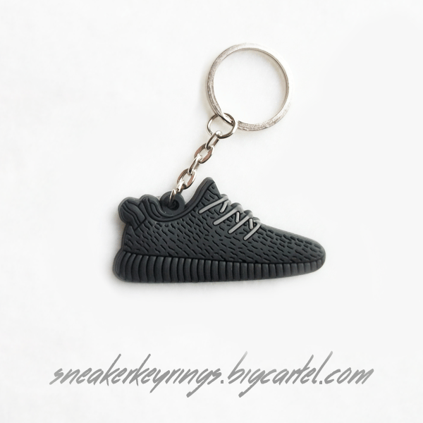 Image of YZY Boost 350 Pirate Black Silicone Keyring