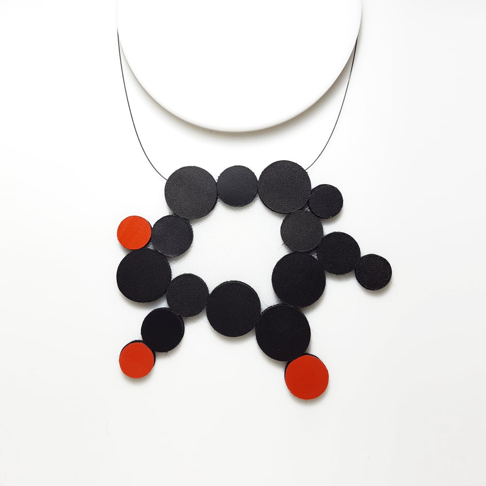 Image of Fomu M Leather Necklace (black/red)