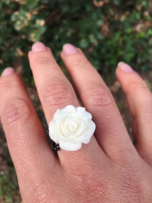 Image of Bague fleur en résine