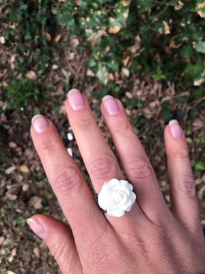 Image of Bague fleur en résine