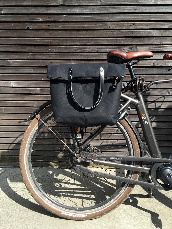 Image of Bike pannier / bicycle bag in waxed canvas with zipper closure / bike accessories