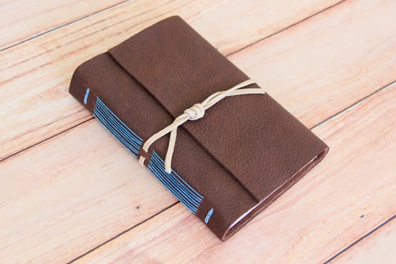 Image of brown // blue