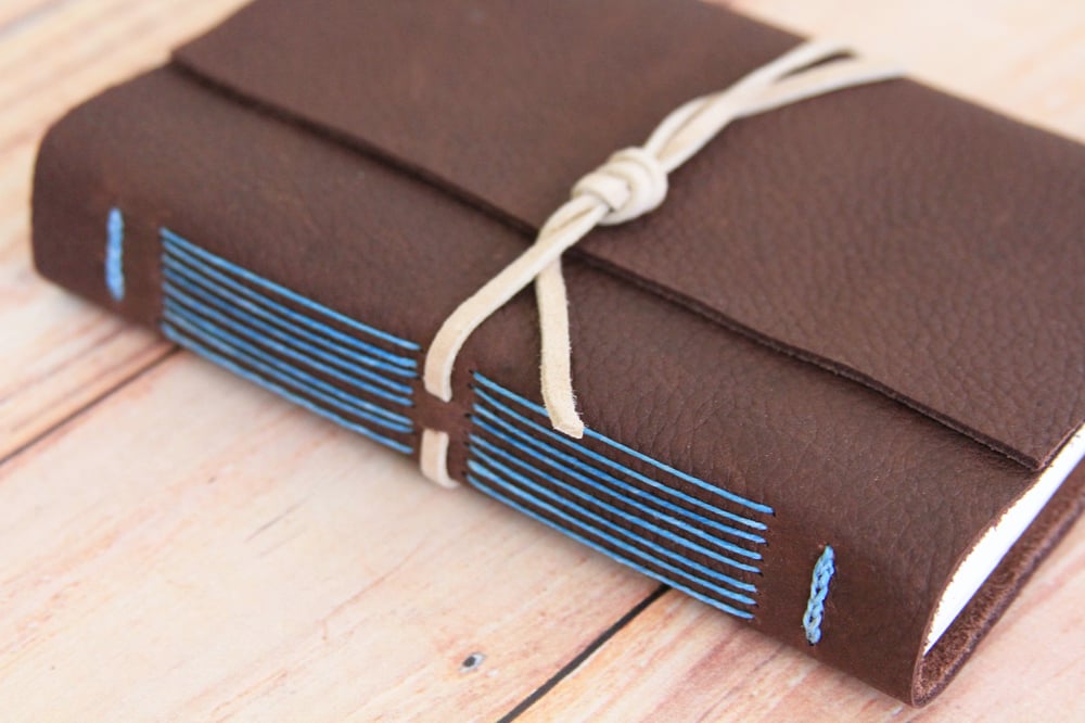 Image of brown // blue