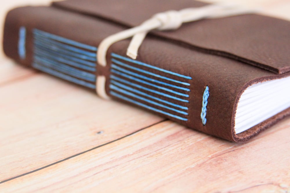 Image of brown // blue