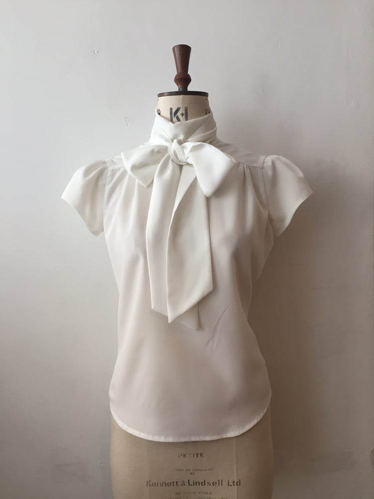 Image of Cap sleeve lulu blouse