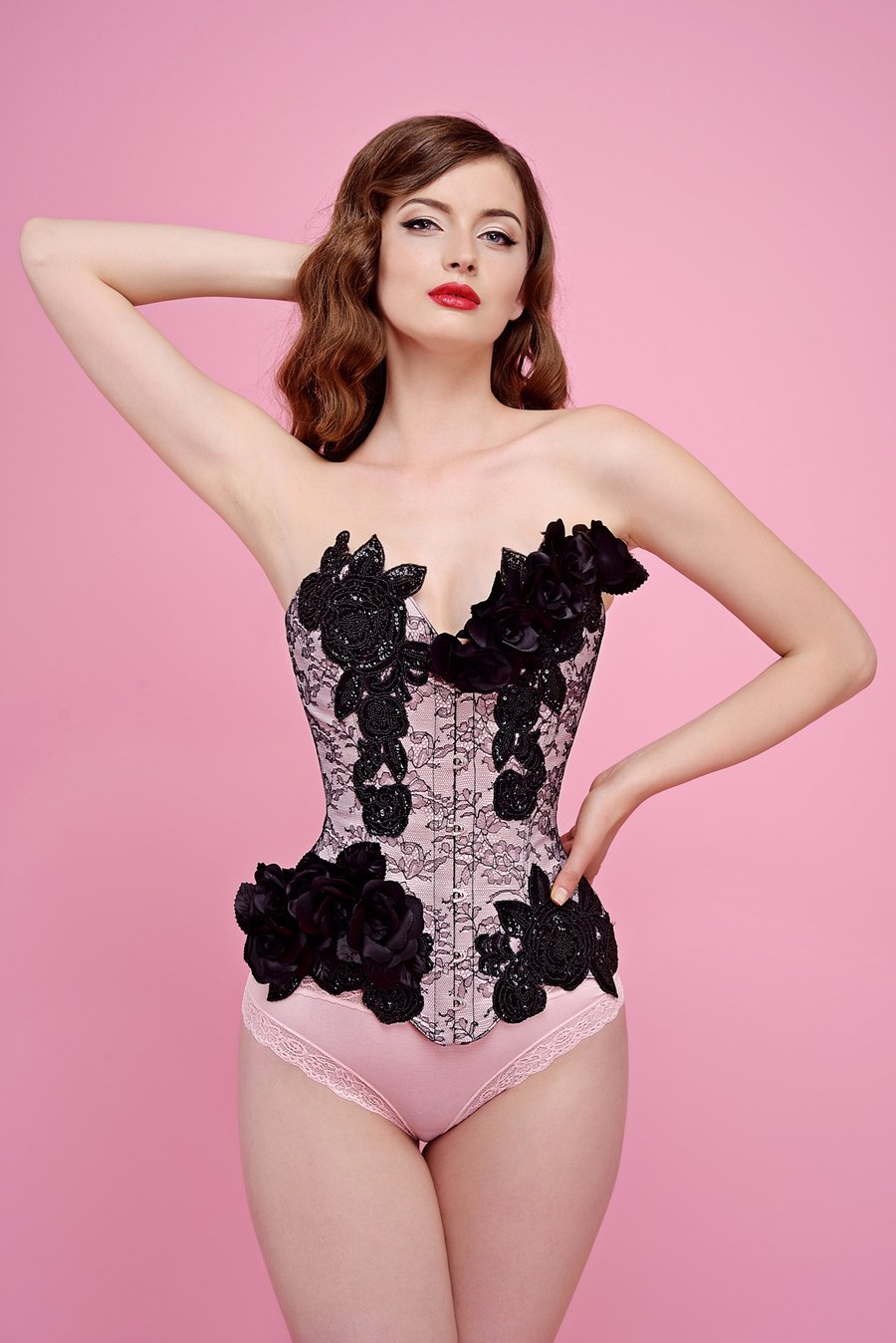 Image of CORSET RASO ROSA CON ENCAJE NEGRO Y PEDRERÍA MARVELLOUS LACE