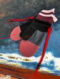 Image 2 of Mitt Elberts Mittens ♻️ / Gray / Maroon & Pink Cuff
