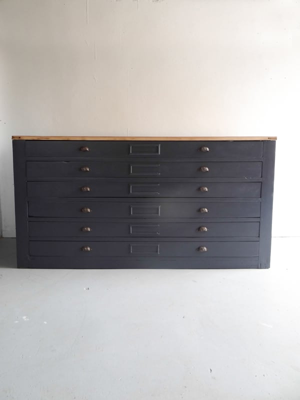 Image of grand meuble de métier