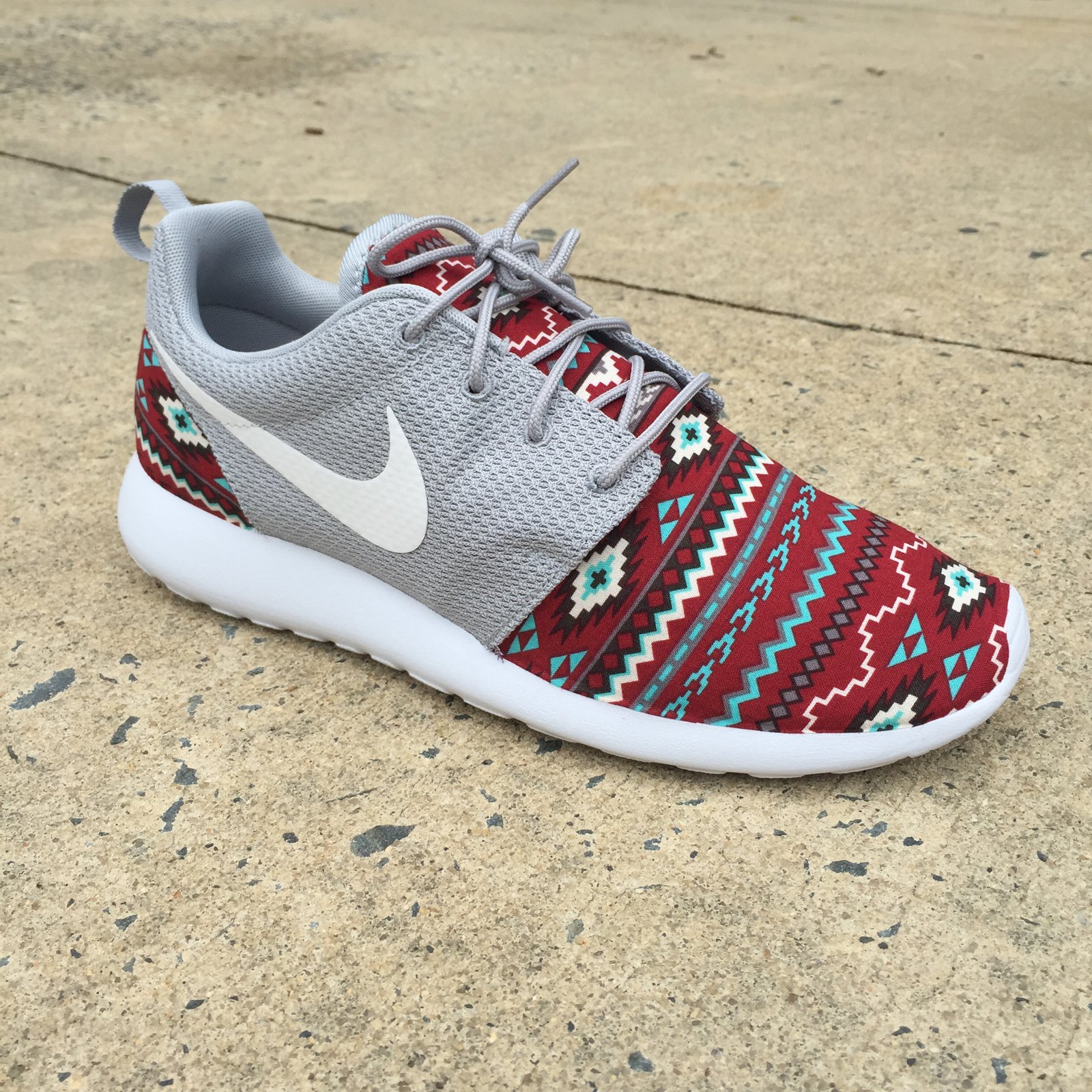 maroon roshe run womens