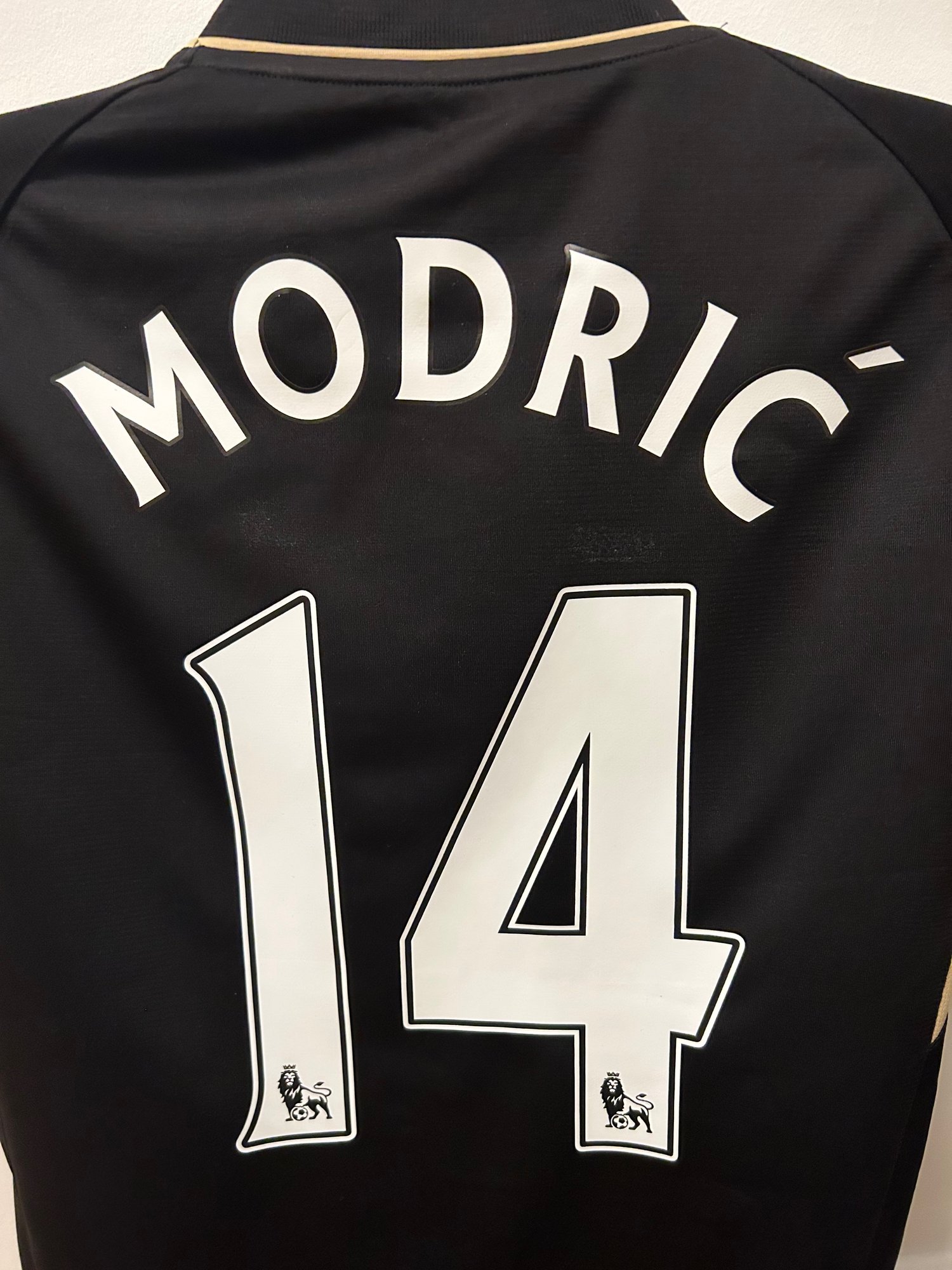 Image of Tottenham Hotspur “MODRIĆ 14” 2008/09 Third Shirt + PL patches (M)