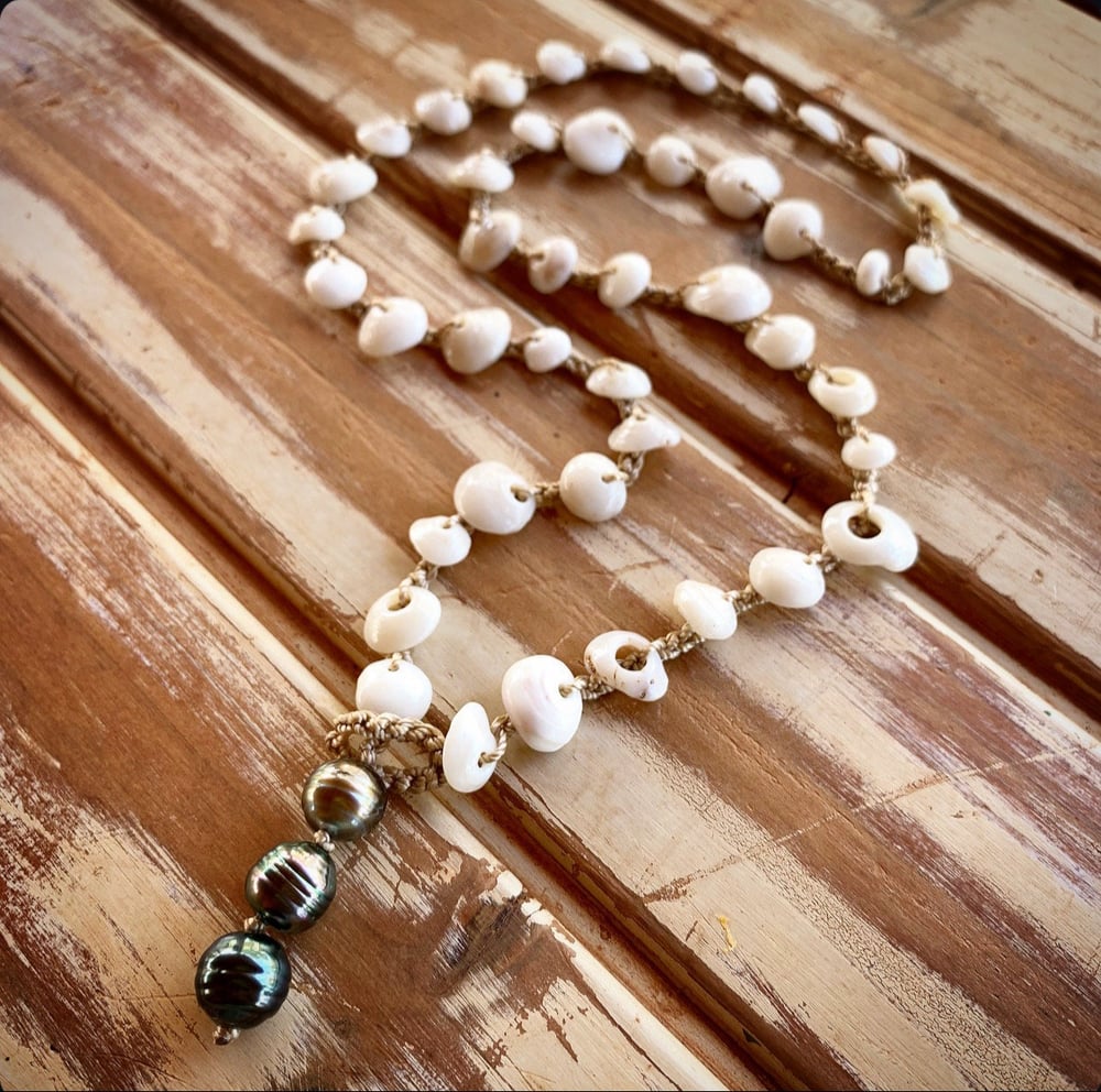 Image of Dainty Hawaiian puka shell wrap bracelet or necklace with a Tahitian pearls
