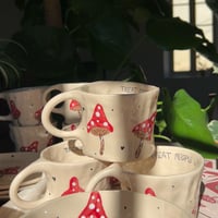 Image 1 of Tasse Treat People with Kindness 🍄 (pré-commande)