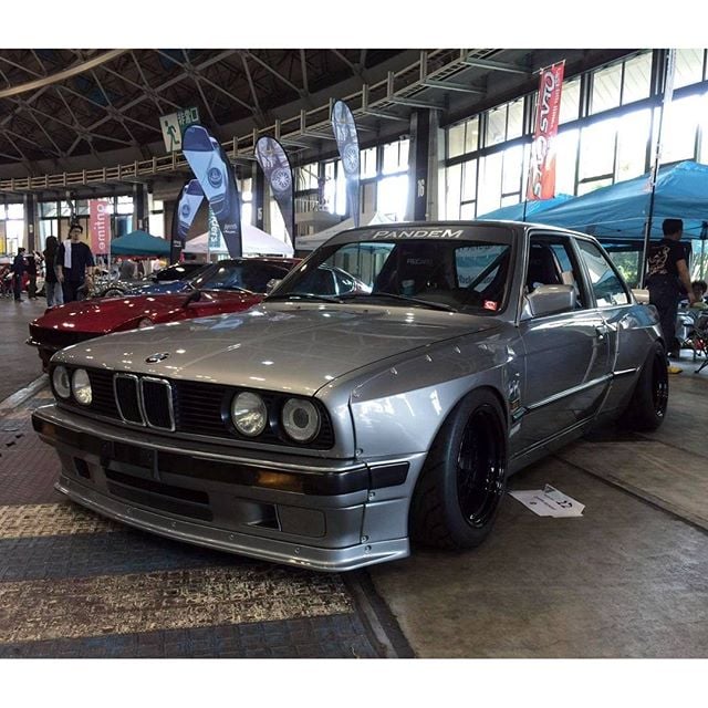 e30 sedan overfenders