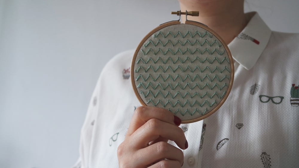 Image of The Sea - cerchio ricamato con chevron