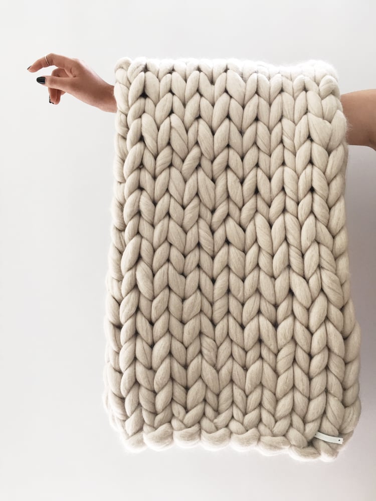 Image of Oversize Knitt Woollen Throw