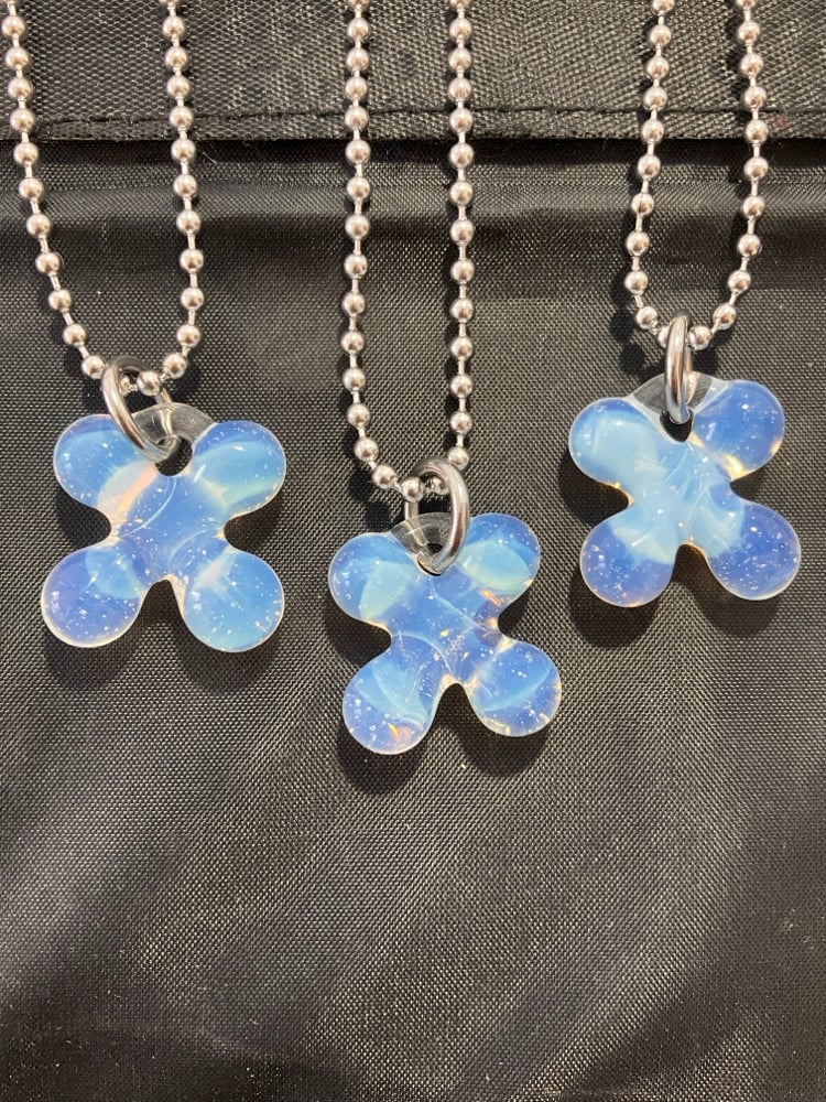 Image of opaline clovers (old color)