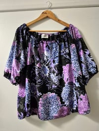 Image 1 of Etta top-hydrangea velvet 