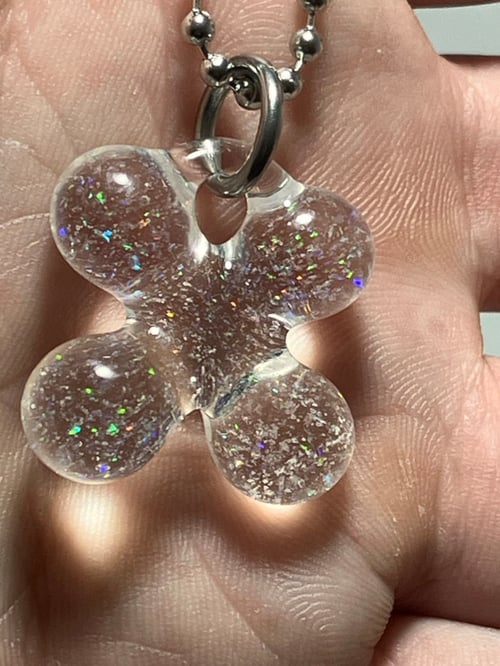 Image of crushed opal clover 