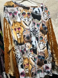 Image 3 of COOL CATS OVERSIZED TEE