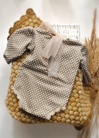 Image 3 of Photo prop | Newborn bodysuit for photoshoots | Martella | neutral brown | dots