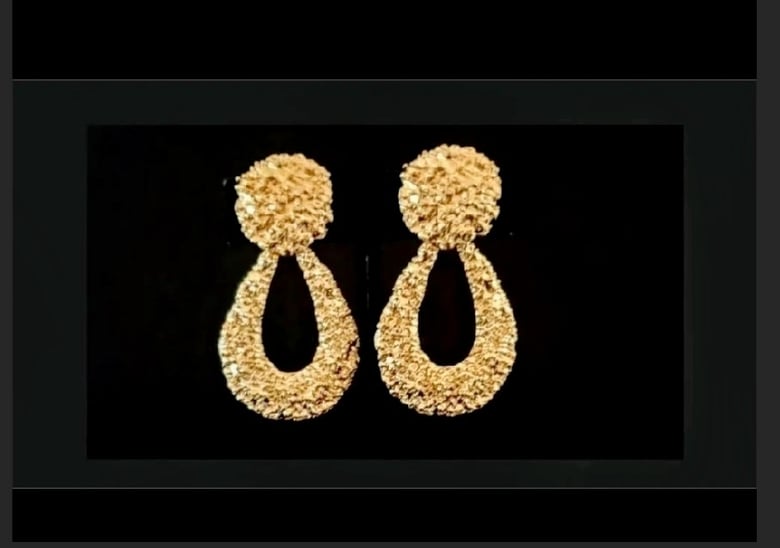 Image of Gold Clustered Pierced Earrings 