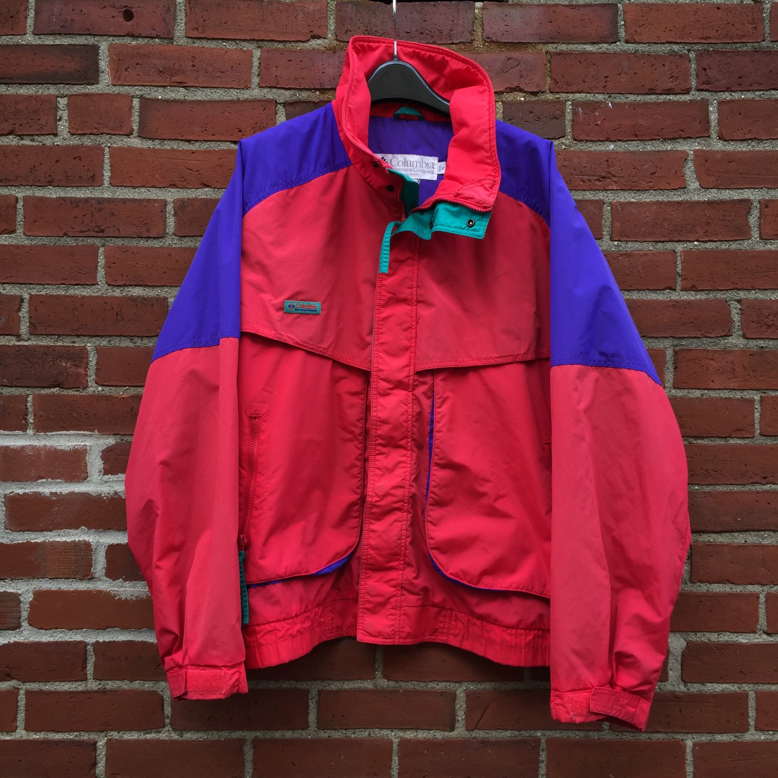 Columbia radial clearance sleeve windbreaker