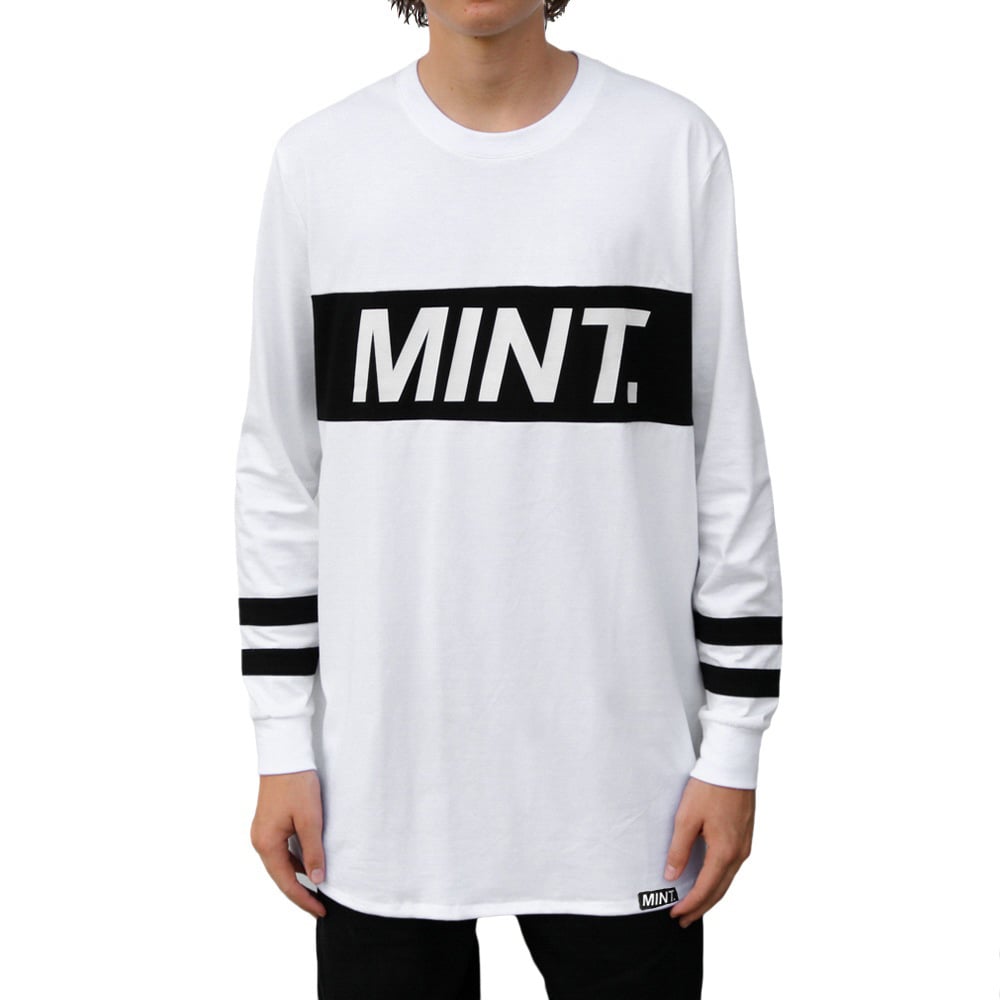 Image of LONGSLEEVE REGULAR TEE (WHITE)