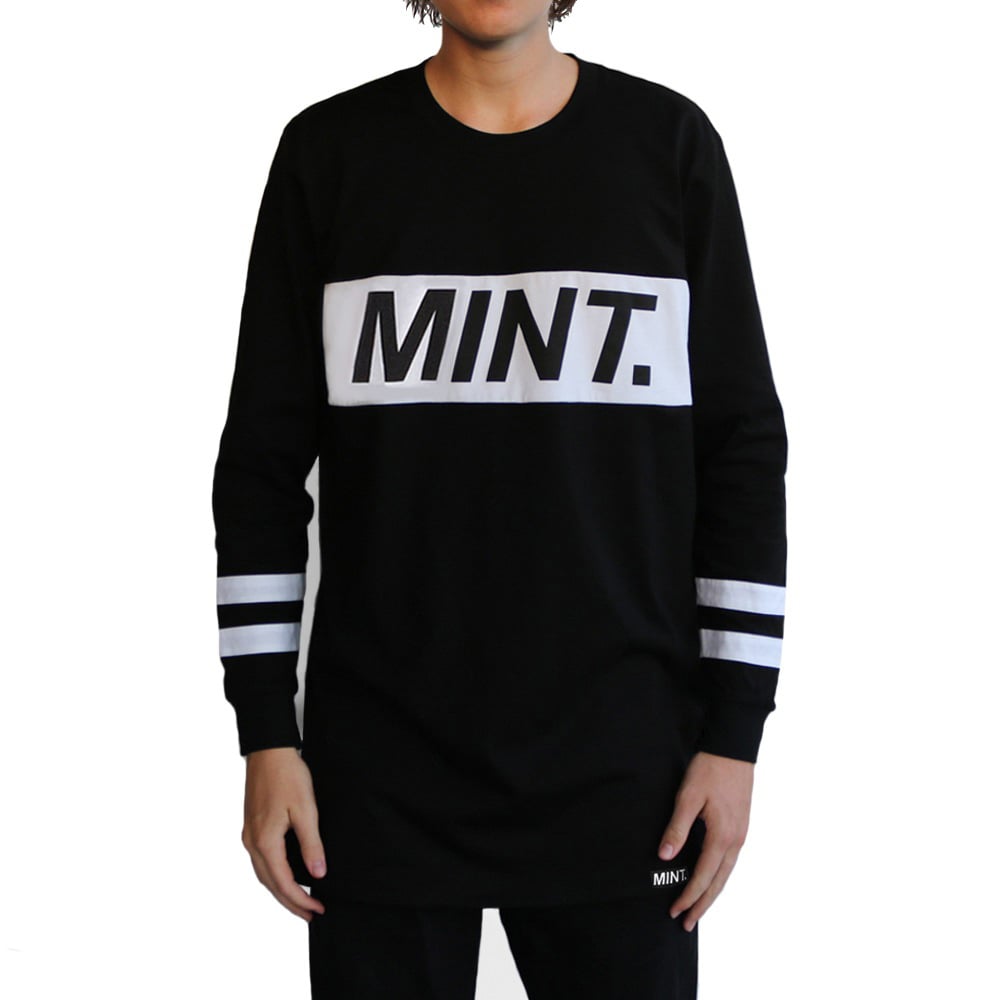 Image of LONGSLEEVE REGULAR TEE (BLACK)