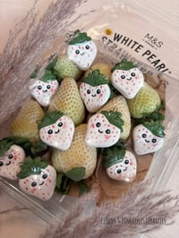Image 3 of Pearl strawberries 