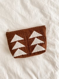 Image 5 of Quilted zipper pouch Brown