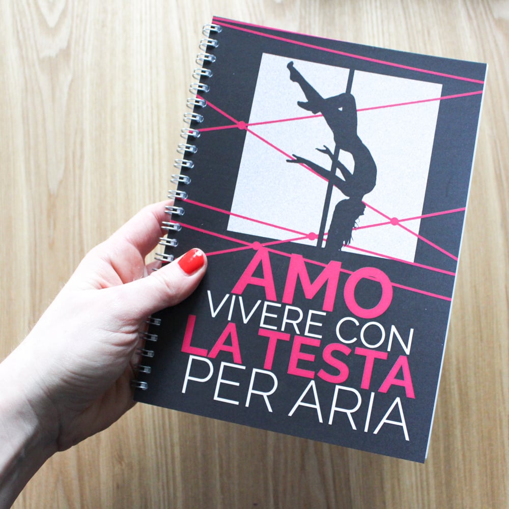 Image of Black forever perché ci piacere vivere a testa in giù