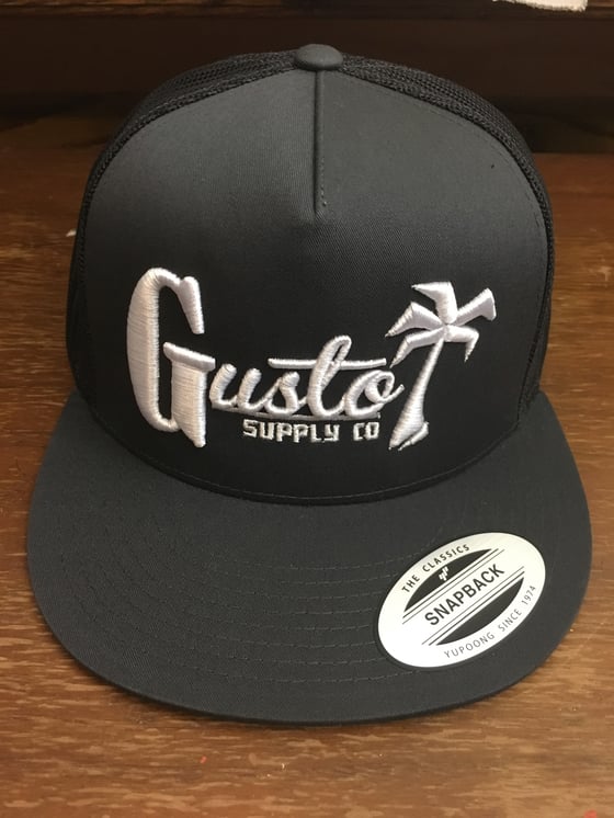Image of Gusto Palm Tree "Trucker Hats"