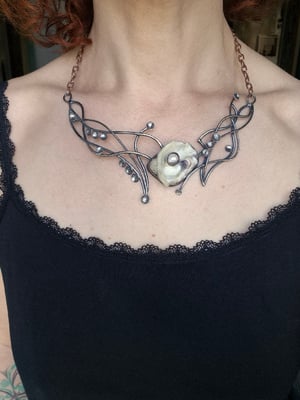 Shell and pearl necklace 
