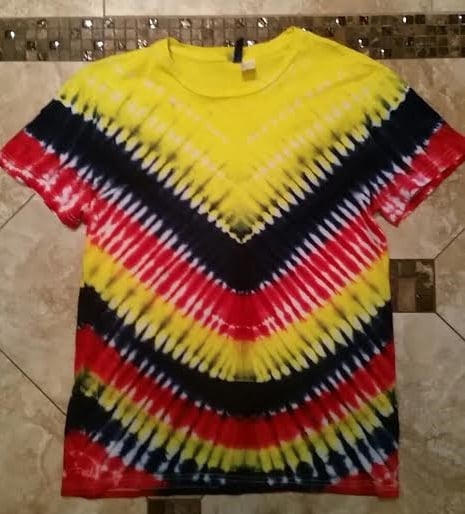 Image of Men's Colombian Pride Shirt V Design