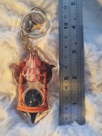 Image 3 of Hourglass shaker keychain 