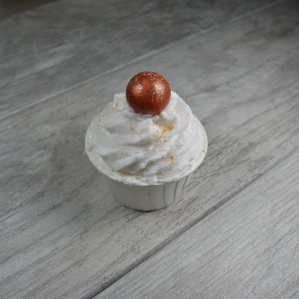 Image of White Ginger & Amber Bath Bomb Cupcake