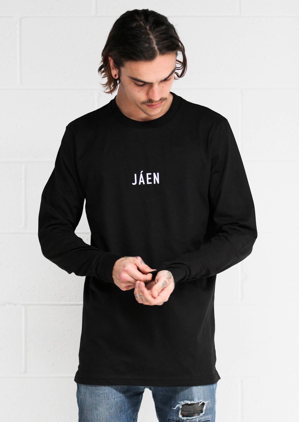 Image of Jáen Classic Embroided Long sleeve - Black